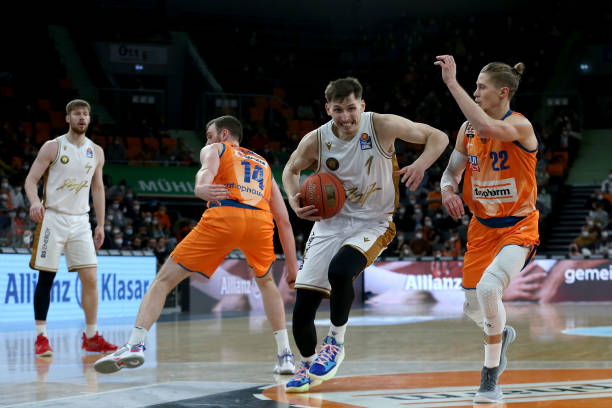 然发起反击 然发起反击