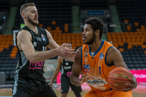 手树立了信 手树立了信